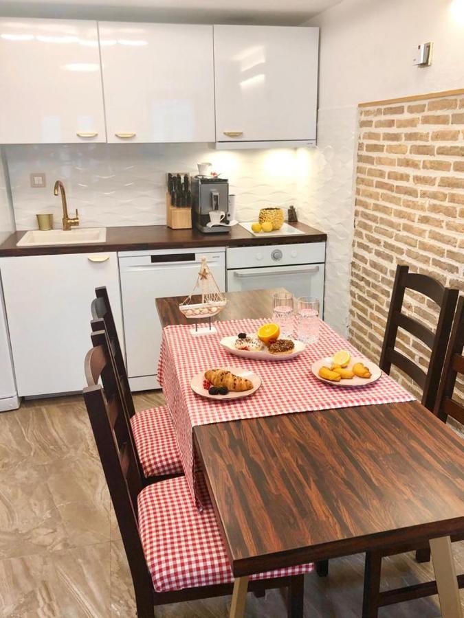 Istrian Stone House In The Heart Of The Beautiful Fishing Village Fazana - Only Few Steps From The Sea And The Wonderful Beach - Incl Plasma-Quad-Plus-Filter Against C O V I D Bagian luar foto